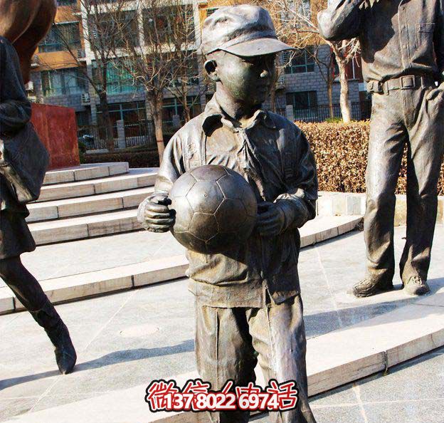 鑄銅雕塑，點(diǎn)綴小學(xué)廣場，傳遞小學(xué)生足球精神