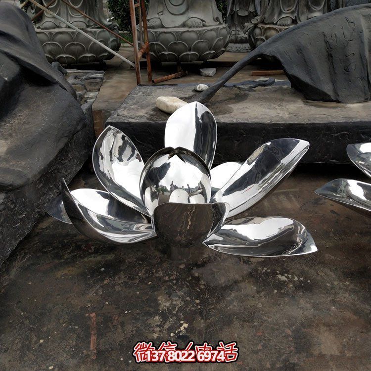藝術(shù)融入公園，炫彩不銹鋼鏡面荷花雕塑