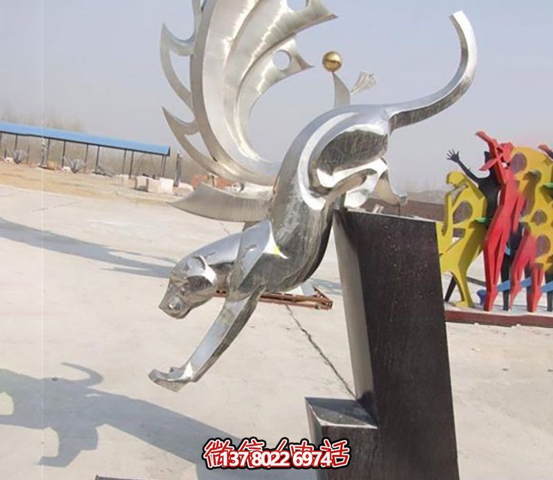 下山豹子——高端不銹鋼和烤漆雕塑 下山豹子——高端不銹鋼和烤漆雕塑