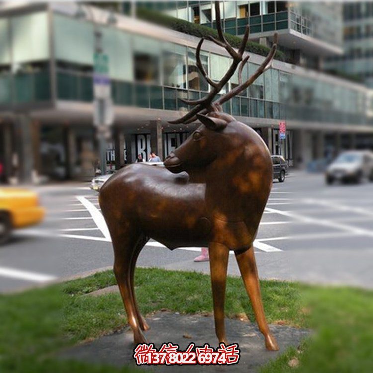 精美雕塑，梅花鹿點(diǎn)綴戶外廣場