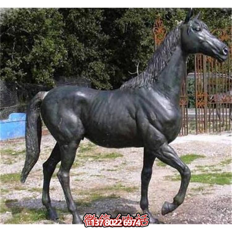 玻璃鋼仿銅馬雕塑，為園林廣場增添獨特魅力