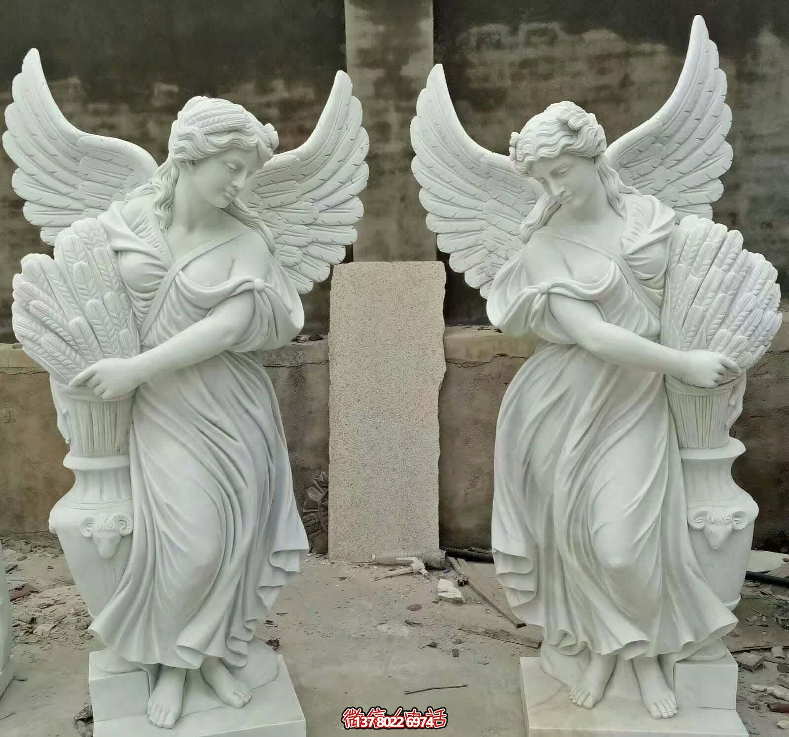 精雕細琢的白玉雕塑，點綴西方庭院別墅