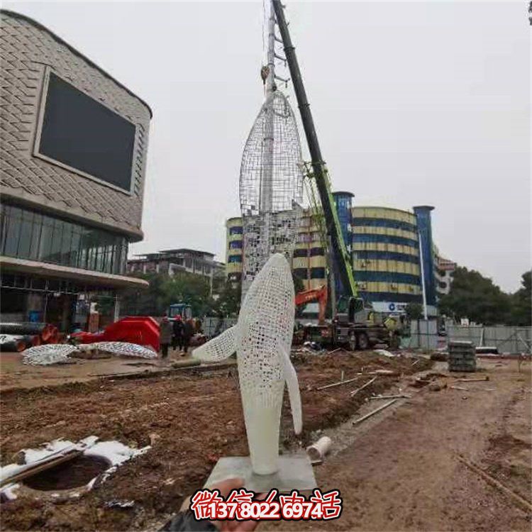 不銹鋼創意鏤空鯨魚雕塑，點綴園林景觀