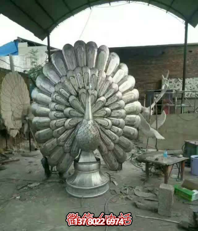 玻璃鋼孔雀雕塑，讓大型酒店里開屏舊的神韻