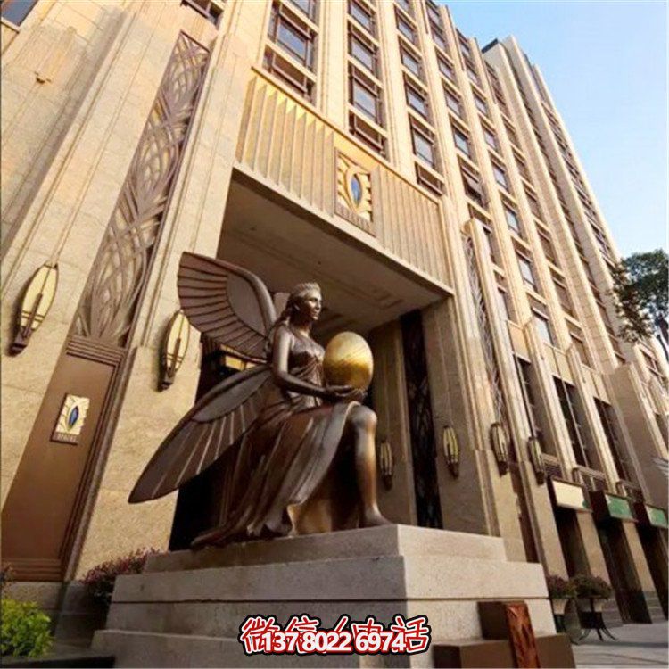 大型銅雕花仙子雕塑，精美點綴酒店門口