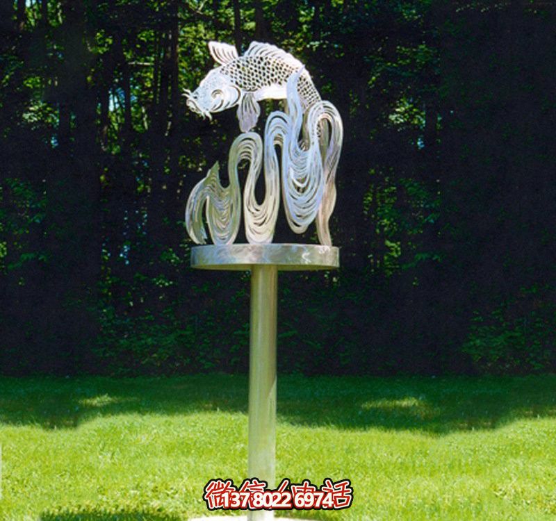 鏤空雕塑鯉魚，創(chuàng)意擺放公園裝飾