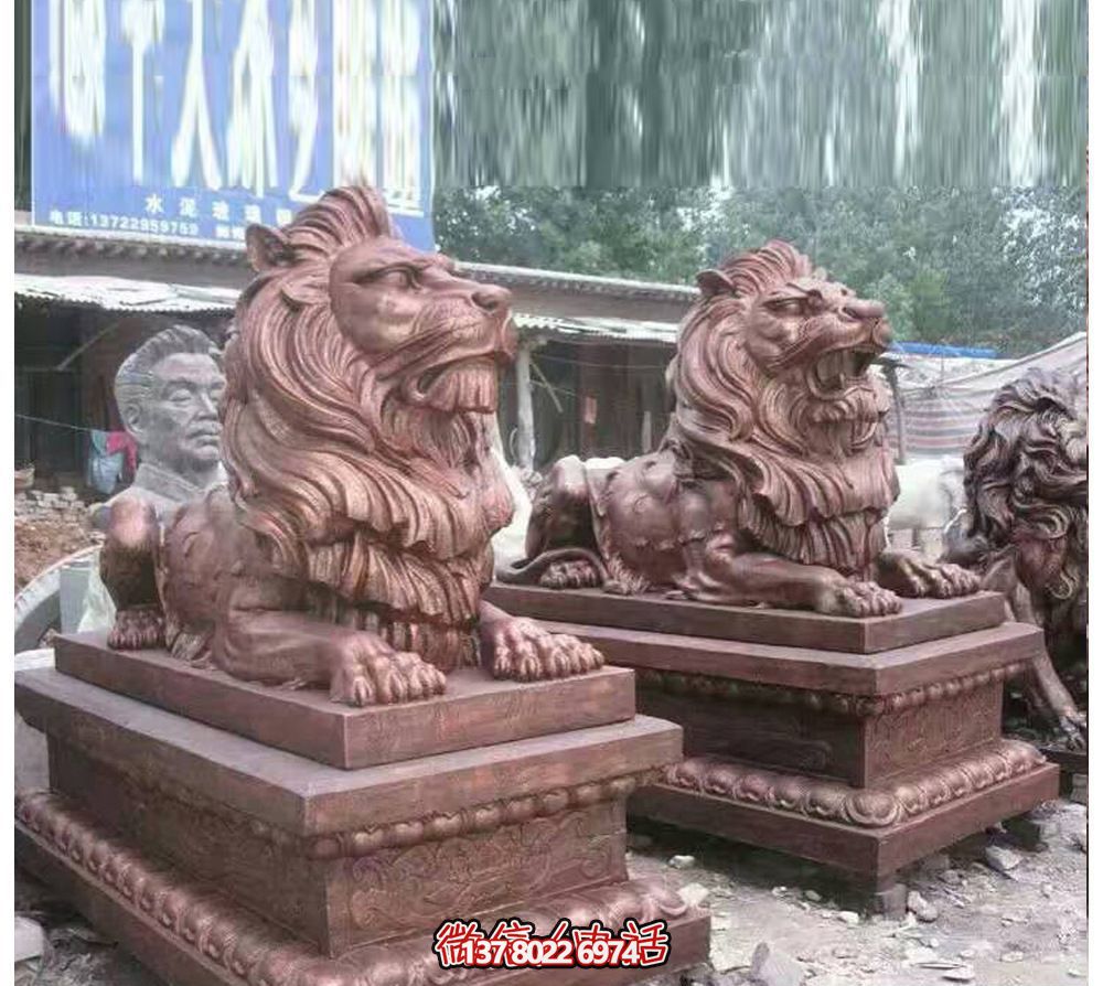 趴窩紅雕獅子仿真雕塑，守護(hù)晚霞鎮(zhèn)宅之美
