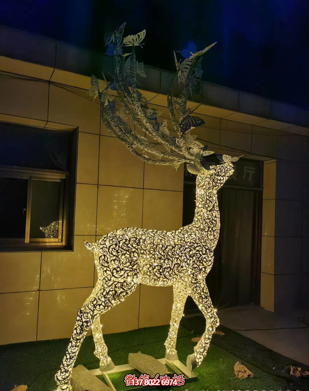 精美不銹鋼梅花鹿雕塑照明裝置，點綴廣場之美