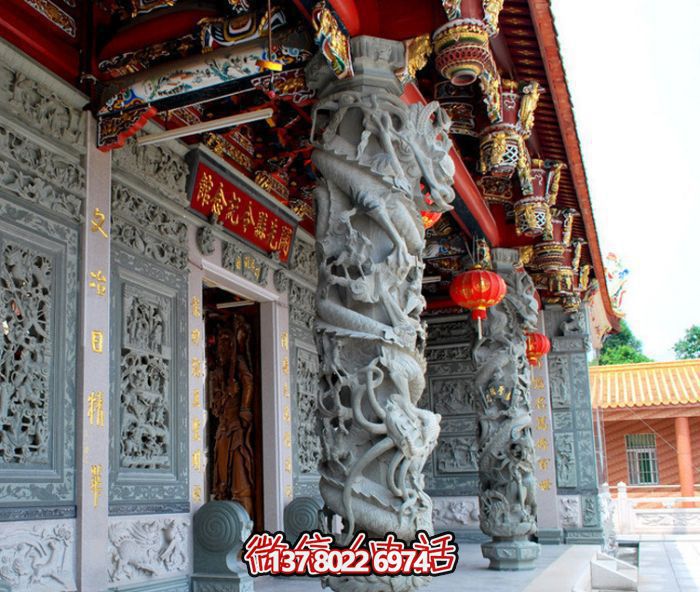 龍柱浮雕，裝飾寺廟門前景觀