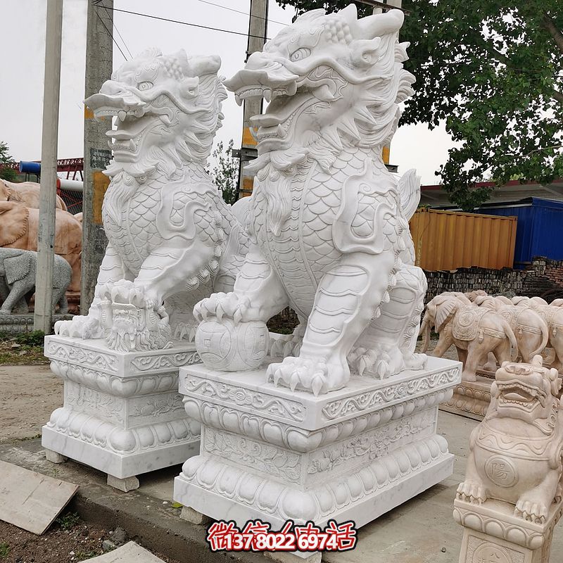 古典漢白玉大型麒麟景觀雕塑,點綴庭院、別墅神秘氣息 古典漢白玉大型麒麟景觀雕塑,點綴庭院、別墅神秘氣息