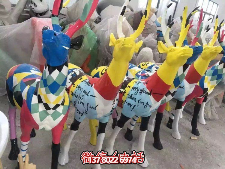 彩繪玻璃鋼鹿雕塑，商場(chǎng)、兒童樂(lè)園風(fēng)格擺件
