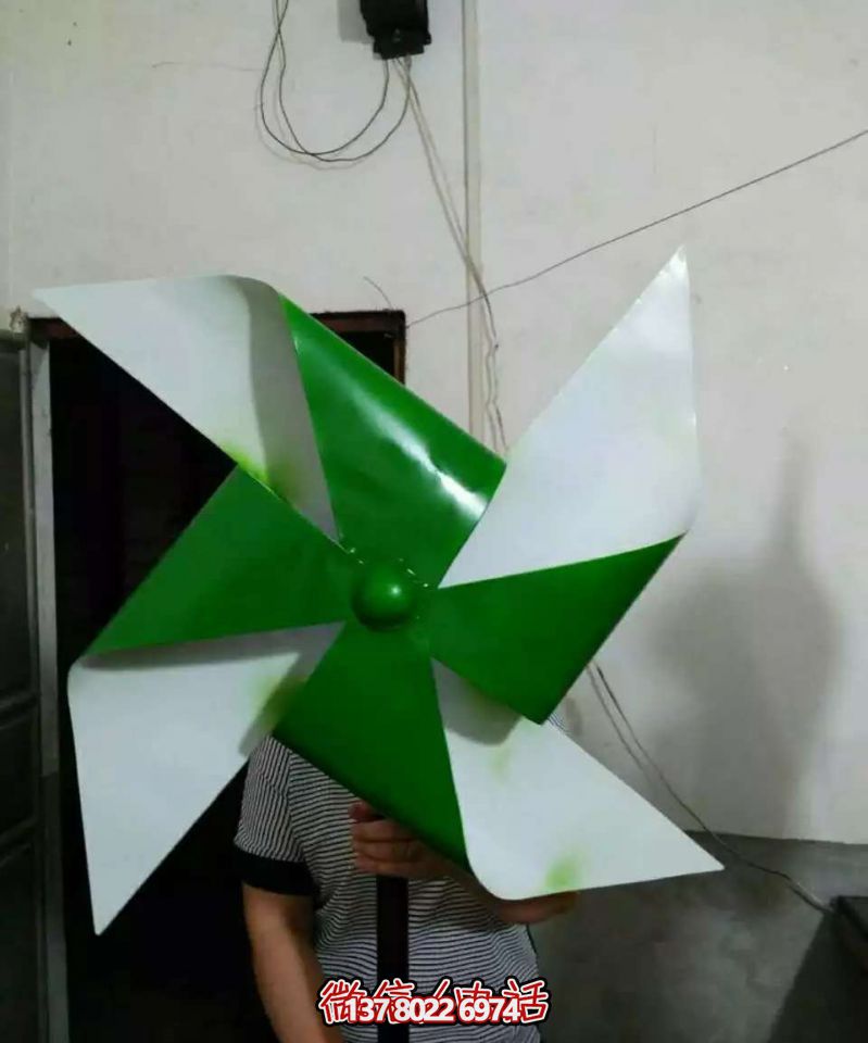 學校幼兒園草坪擺放綠色不銹鋼風車雕塑 學校幼兒園草坪擺放綠色不銹鋼風車雕塑