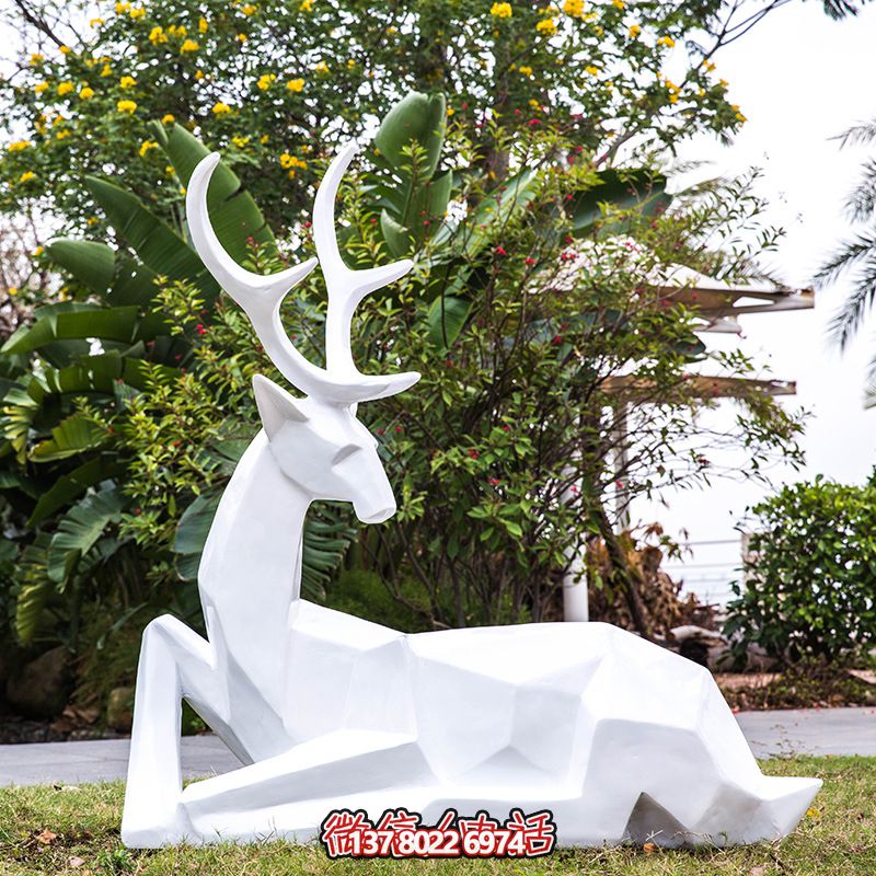 公園玻璃鋼臥著的幾何梅花鹿雕塑 公園玻璃鋼臥著的幾何梅花鹿雕塑