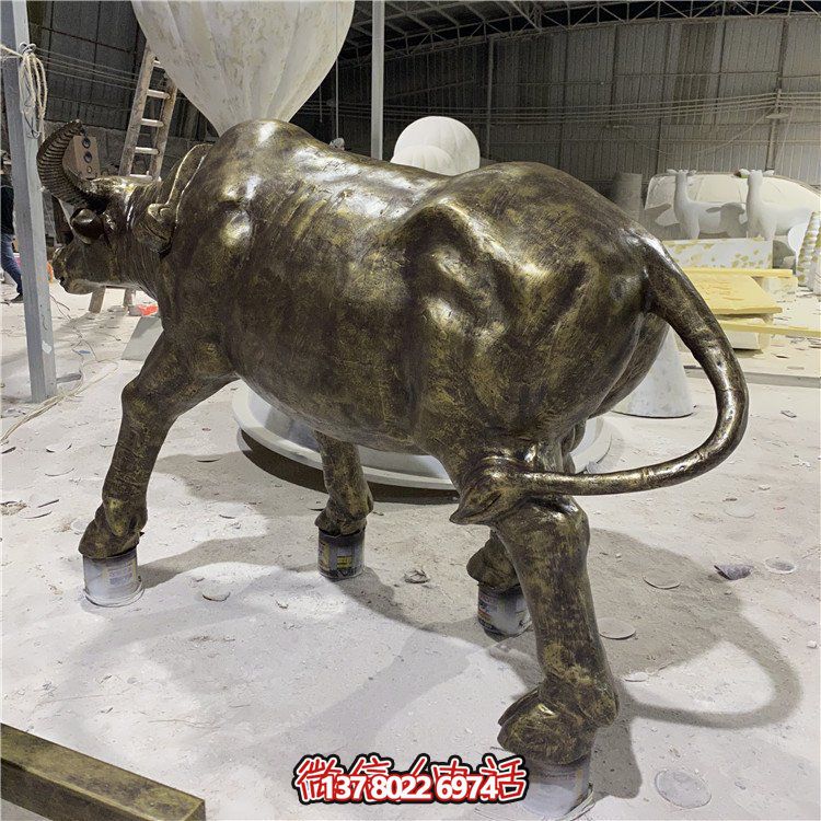 田園景點擺放農(nóng)耕文化玻璃鋼仿銅耕地牛景觀雕塑