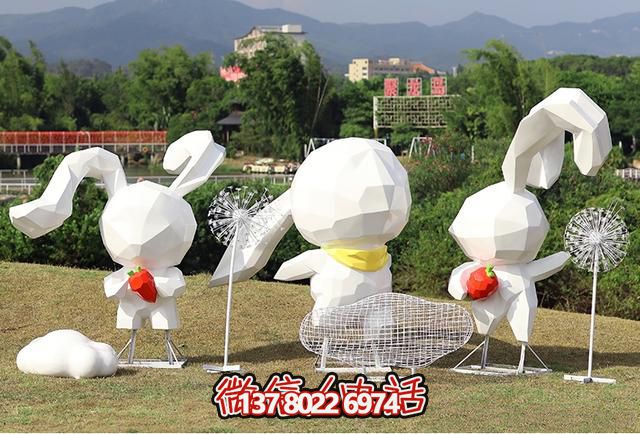 不銹鋼塊面雕塑——網(wǎng)紅雕塑，造型新穎，富有活力。